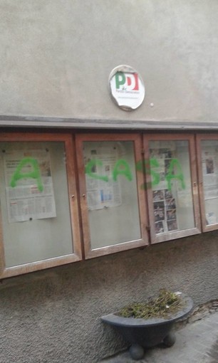 Cairo, imbrattata la bacheca del Partito Democratico