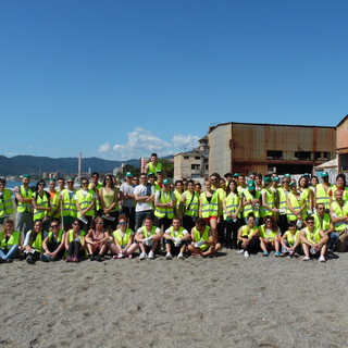 "Let’s Clean Up 2016", gli studenti universitari puliscono il litorale savonese: raccolti mille chili di rifiuti