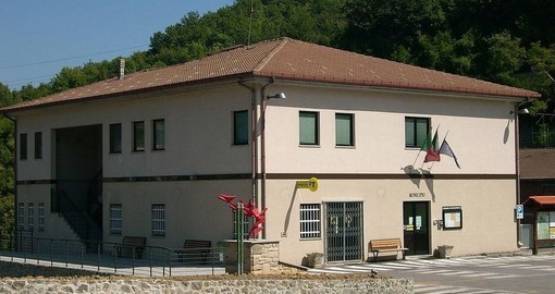 "L'ufficio postale svolge un pessimo servizio": il sindaco di Roccavignale scrive al presidente Mattarella