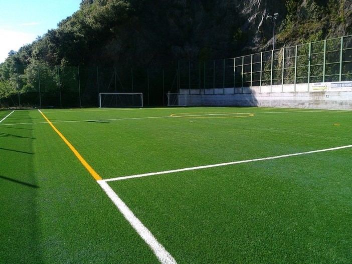 Prosegue l'impegno della ASD Toirano Futsal a favore dei bambini di Borghetto Prosegue l'impegno della ASD Toirano Futsal a favore dei bambini di Borghetto