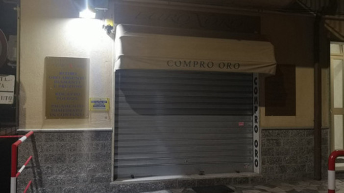 Rapina al Compro Oro di Pietra Ligure, pesanti condanne del Gip per i 4 arrestati Rapina al Compro Oro di Pietra Ligure, pesanti condanne del Gip per i 4 arrestati