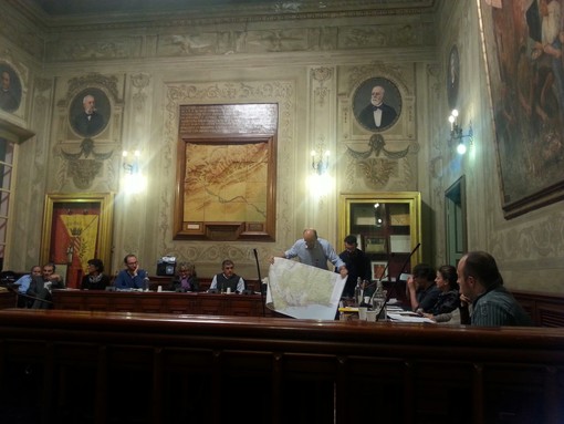 Segretario comunale unico per Finale e Zuccarello. Simonetti e Ferrari: "Meno ore e 5mila euro in più per i cittadini"