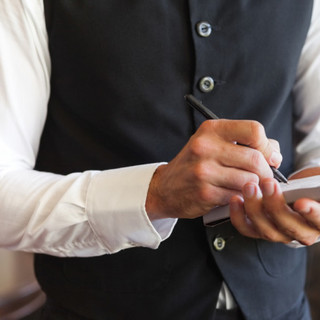 Con due corsi di formazione scatta l'assunzione stagionale per 4-6 mesi: l'Ente Bilaterale del Turismo assegnerà anche 300 euro in buoni spesa