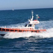 Chiazza di gasolio nel rio San Cristoforo: intervento della Capitaneria  e dei vigili del fuoco