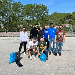Cengio, la Consulta giovanile pulisce località Isole e la zona della stazione (FOTO)