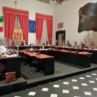 Albenga, il Consiglio comunale si accende sul tema della privatizzazione dell'ospedale Santa Maria di Misericordia