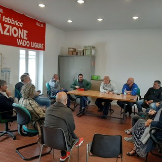 Cofferati in visita ai lavoratori Bombardier insieme ai candidati alle europee Branca e Amato (La Sinistra): "Senza una politica industriale non si può salvaguardare e rilanciare la fabbrica vadese"