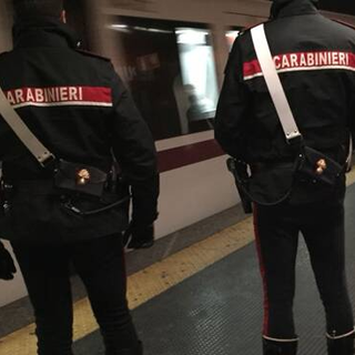 Truffe sentimentali e informatiche, braccato in treno dai carabinieri 27enne nigeriano: aveva fatto perdere le sue tracce