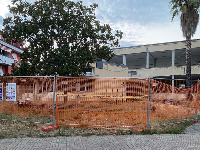 Borgio Verezzi, cantiere ancora da concludere per il nuovo plesso scolastico. La minoranza: "Che ne sarà degli alunni da dicembre?"