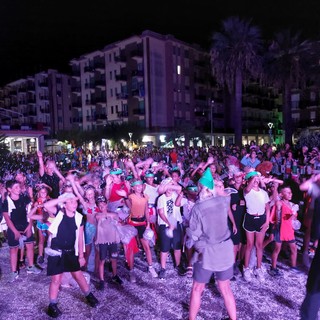 Un'invasione di personaggi dei cartoni colora l'agosto di Andora col Carnevale estivo