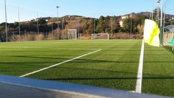 L'inaugurazione dell' "Olmo - Ferro" si avvicina. Completato il campo a 7, avanza la pista di atletica L'inaugurazione dell' "Olmo - Ferro" si avvicina. Completato il campo a 7, avanza la pista di atletica