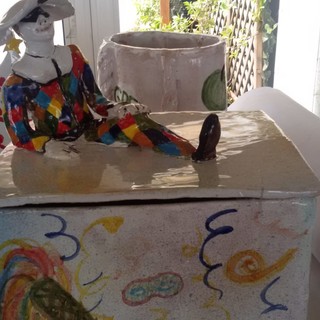 I giovani artisti della scuola "Aycardi-Ghiglieri" espongono le loro ceramiche a Finale