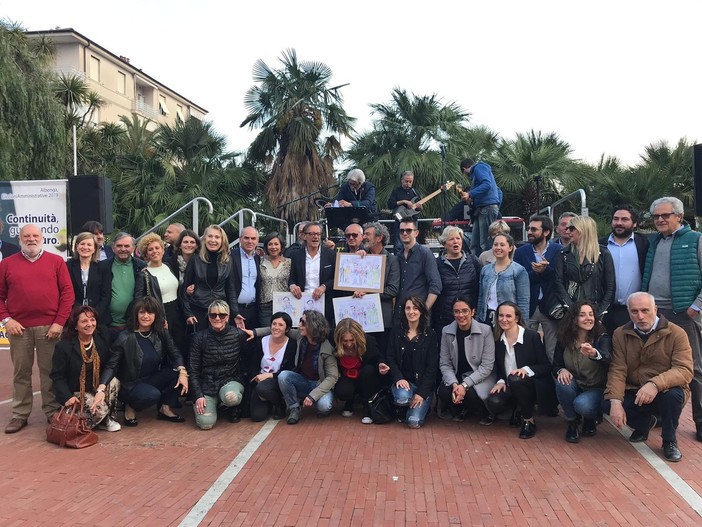Riccardo Tomatis chiude la sua campagna elettorale in Piazza del Popolo ad Albenga