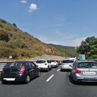 Venerdì in A10 da bollino rosso: in direzione Savona pomeriggo con imponenti rallentamenti Venerdì in A10 da bollino rosso: in direzione Savona pomeriggo con imponenti rallentamenti