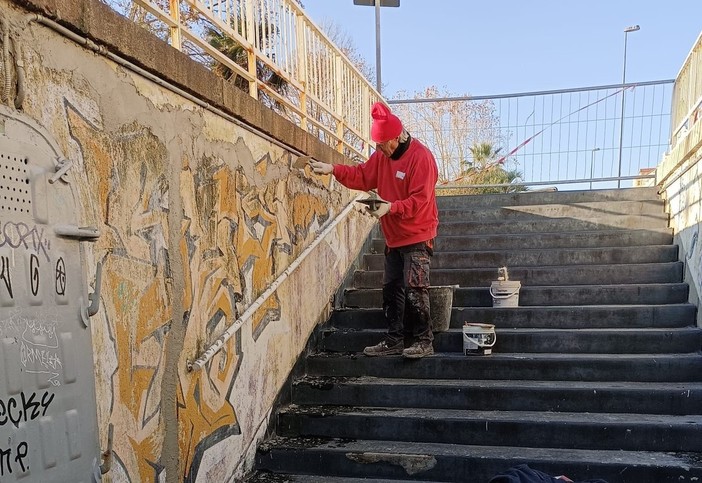 Savona, i Custodi del Bello al lavoro per il restyling del sottopasso di Corso Vittorio Veneto
