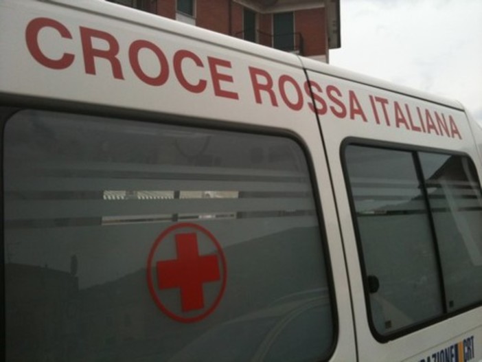 Loano, incidente sulla via Aurelia: ragazza in codice giallo al Santa Corona Loano, incidente sulla via Aurelia: ragazza in codice giallo al Santa Corona