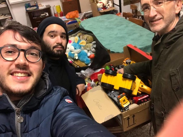 Cairo, la Consulta Giovanile consegna i giocattoli raccolti alla Caritas Parrocchiale Cairo, la Consulta Giovanile consegna i giocattoli raccolti alla Caritas Parrocchiale