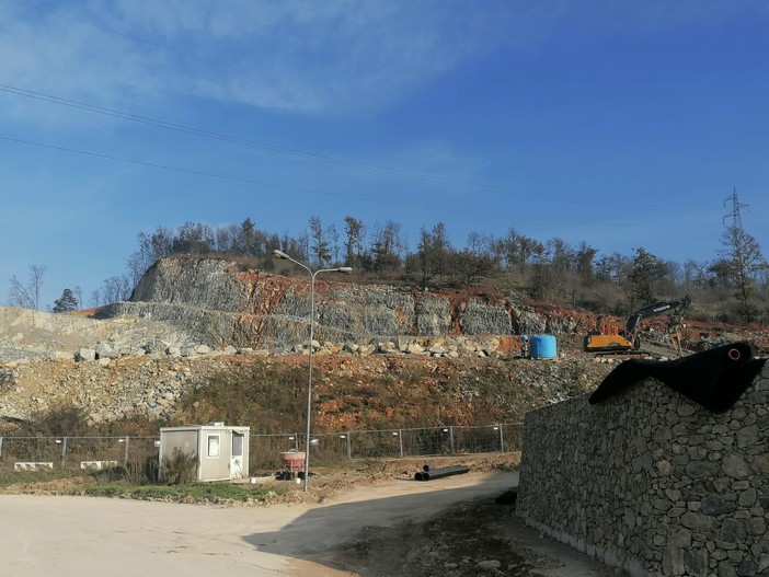 Sbancamento collina Mazzucca, "Cairo in Comune": "Una cava mascherata da progetto per un capannone" Sbancamento collina Mazzucca, "Cairo in Comune": "Una cava mascherata da progetto per un capannone"