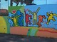 Nella foto, tratta dal profilo Facebook del plesso, un dettaglio del cortile decorato dai ragazzi in stile Keith Haring Nella foto, tratta dal profilo Facebook del plesso, un dettaglio del cortile decorato dai ragazzi in stile Keith Haring