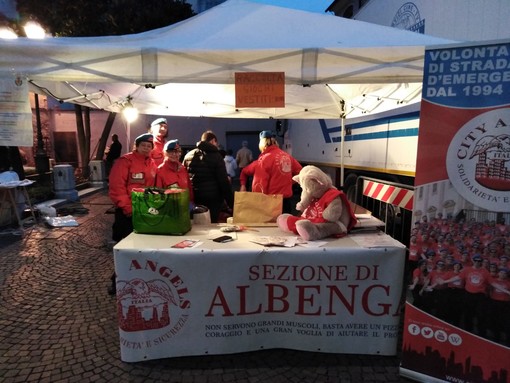 Albenga solidale: raccolte coperte, vestiario e tanti giocattoli per i bambini Albenga solidale: raccolte coperte, vestiario e tanti giocattoli per i bambini