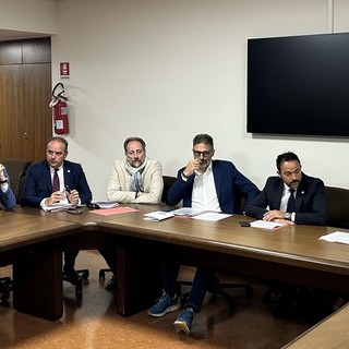 Regione, le opposizioni unite contro la riforma di Bucci: “Una 'schiforma' che moltiplica le poltrone e svuota la democrazia”