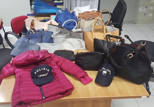 Alassio, la Polizia Municipale sferra un altro colpo al commercio abusivo