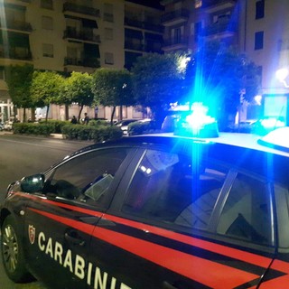 Alassio, insulta i carabinieri e ne ferisce uno con la portiera dell'auto: arrestato 18enne