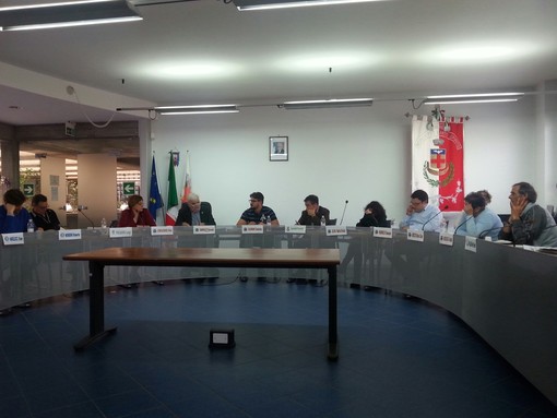 Tassa sui rifiuti e raccolta differenziata: l'amministrazione di Borghetto incontra i commercianti