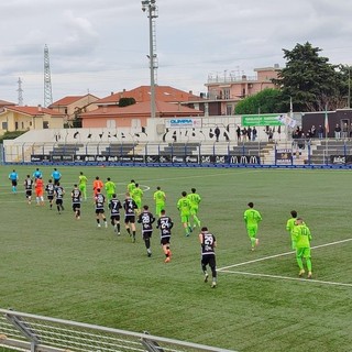 Calcio, Albenga. Volantini in città contro la società. SportStore: "Rapporti con il club diretti e non in pubblica piazza"