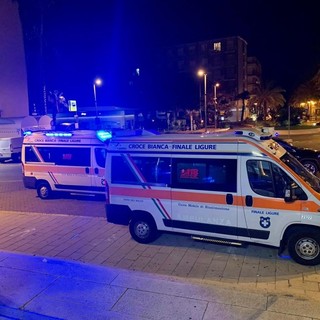 Finale, auto contro moto in corso Europa: due persone in codice giallo