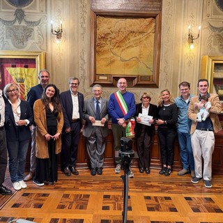 Settant’anni insieme: l’abbraccio di Finale Ligure a Maddalena e Salvatore