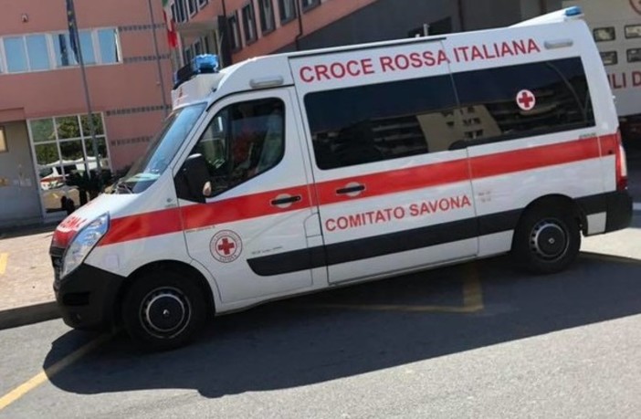 Falsi volontari chiedono soldi per l'ospedale San Paolo, la denuncia della Croce Rossa: "Non sono in atto raccolte fondi"
