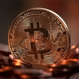 Se non credi delle banche, materie prime e criptovalute fanno al tuo caso!
