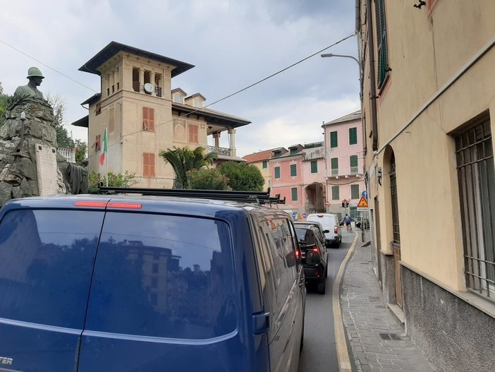 Tornano le lunghe code sull’Aurelia, un turista: "Due ore per andare da Varazze a Savona"