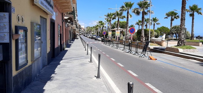 Loano, oltre 200 firme per dire no alla chiusura serale del traffico sul lungomare