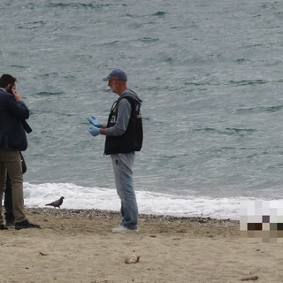 Tragedia a Savona, cadavere rinvenuto sulla spiaggia di via Nizza