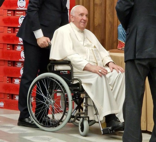 Papa Francesco: peggiorano le condizioni di salute, ripresa la ventilazione meccanica Papa Francesco: peggiorano le condizioni di salute, ripresa la ventilazione meccanica