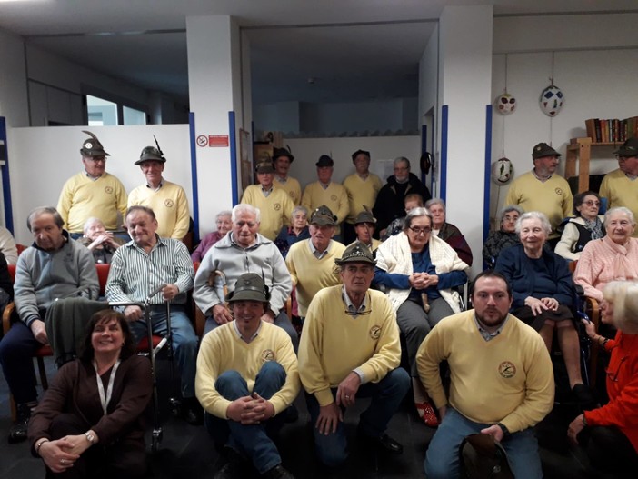 Savona, il coro Montegreppino in visita alla casa di riposo Bagnasco