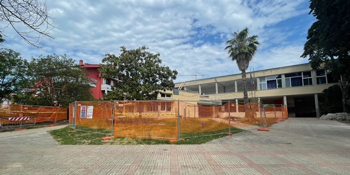 Borgio Verezzi, Pizzonia accende i riflettori sul cantiere delle scuole: "Fermo da mesi, cosa stiamo aspettando?" Borgio Verezzi, Pizzonia accende i riflettori sul cantiere delle scuole: "Fermo da mesi, cosa stiamo aspettando?"