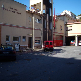 Vigili del fuoco, ad Albenga chiuse due camerate e la palestra. Casella (Avs): "Restituire la caserma nella sua interezza agli operatori" Vigili del fuoco, ad Albenga chiuse due camerate e la palestra. Casella (Avs): "Restituire la caserma nella sua interezza agli operatori"