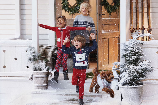 “L’inverno delle meraviglie”: i bambini vestiti a festa da H&amp;M al Molo