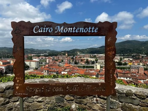 Cairo, vandali colpiscono il sentiero del castello: rubati cinque metri di parapetto Cairo, vandali colpiscono il sentiero del castello: rubati cinque metri di parapetto