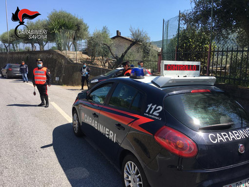 Ceriale, violano le restrizioni sul Covid19 e vengono fermati dai carabinieri: a bordo avevano 10 grammi di cocaina Ceriale, violano le restrizioni sul Covid19 e vengono fermati dai carabinieri: a bordo avevano 10 grammi di cocaina