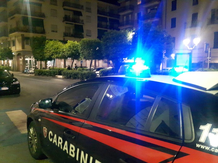 Alassio, insulta i carabinieri e ne ferisce uno con la portiera dell'auto: arrestato 18enne Alassio, insulta i carabinieri e ne ferisce uno con la portiera dell'auto: arrestato 18enne