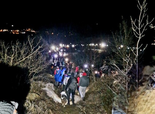 Cairo, oltre 200 partecipanti alla camminata in notturna per "M'illumino di meno"