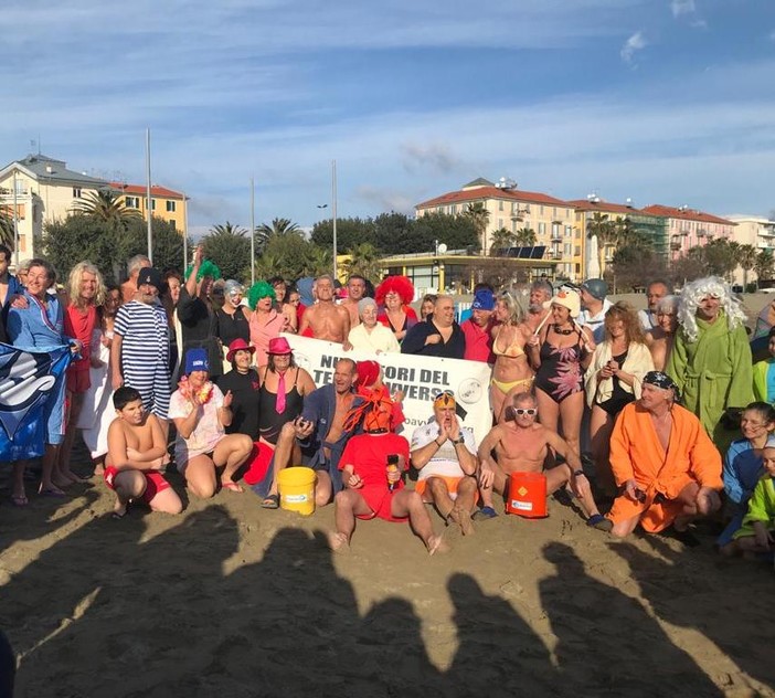 Vado, sono 80 i temerari che hanno sfidato il mare per il cimento invernale (FOTO) Vado, sono 80 i temerari che hanno sfidato il mare per il cimento invernale (FOTO)