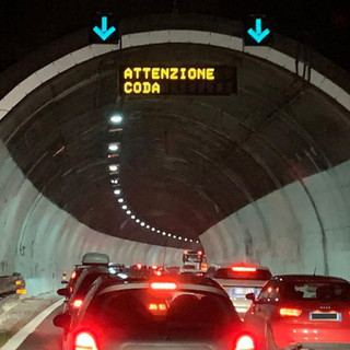 Sulla A10 tra Savona e Celle Ligure otto chilometri di coda per un cantiere verso Genova