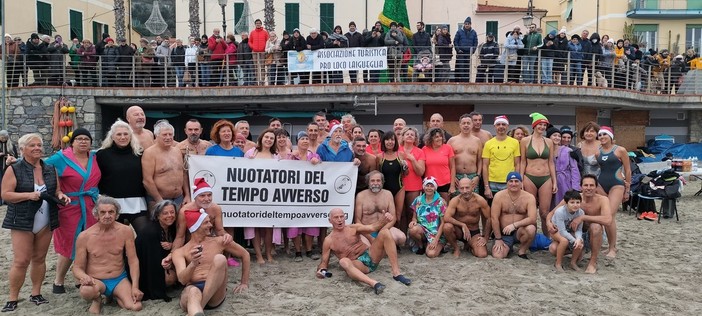 Cimento invernale a Laigueglia: primo tuffo dell’anno per 55 nuotatori Cimento invernale a Laigueglia: primo tuffo dell’anno per 55 nuotatori
