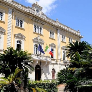 Disservizi nelle mense scolastiche di Alassio, Casella e Paola: "Risolvere i problemi e vigilare sulla qualità e sulla quantità dei pasti"
