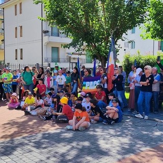 Cammino per la Pace tra Pietra Ligure e Borgio Verezzi: studenti e comunità uniti il 24 aprile